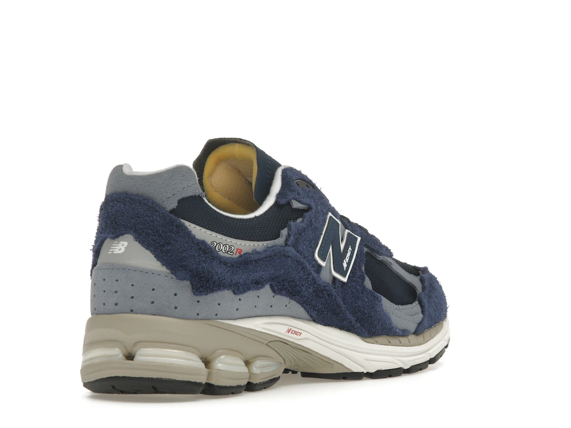 Vue 32 de New Balance 2002R Protection Pack Navy Grey