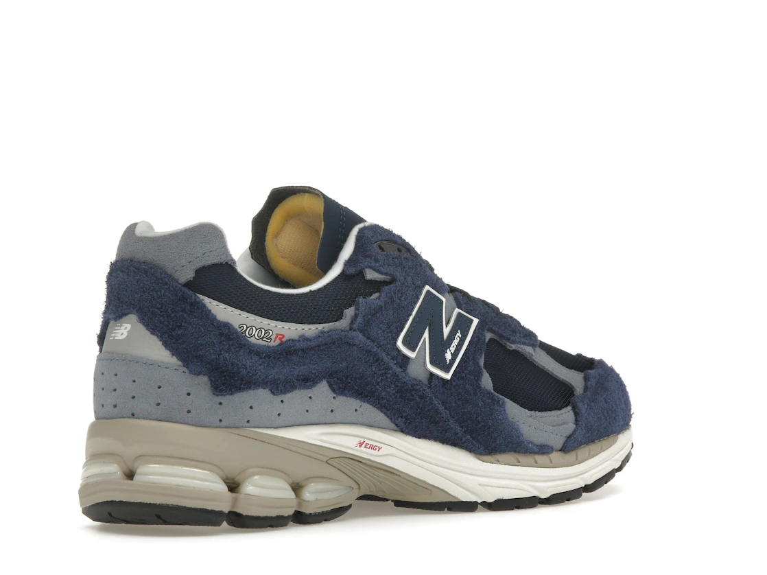 Vue 33 de New Balance 2002R Protection Pack Navy Grey
