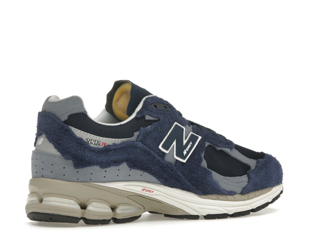 Vue 34 de New Balance 2002R Protection Pack Navy Grey