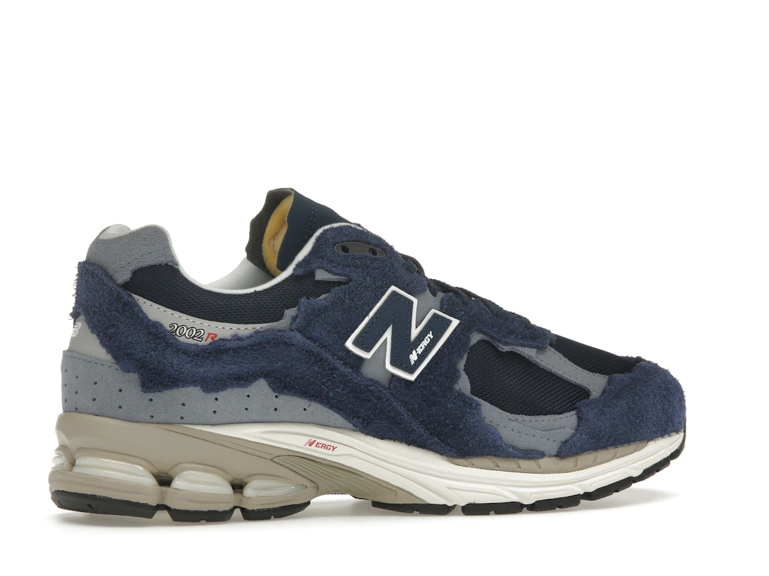 Vue 35 de New Balance 2002R Protection Pack Navy Grey