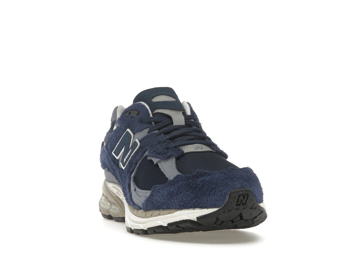 Vue 8 de New Balance 2002R Protection Pack Navy Grey