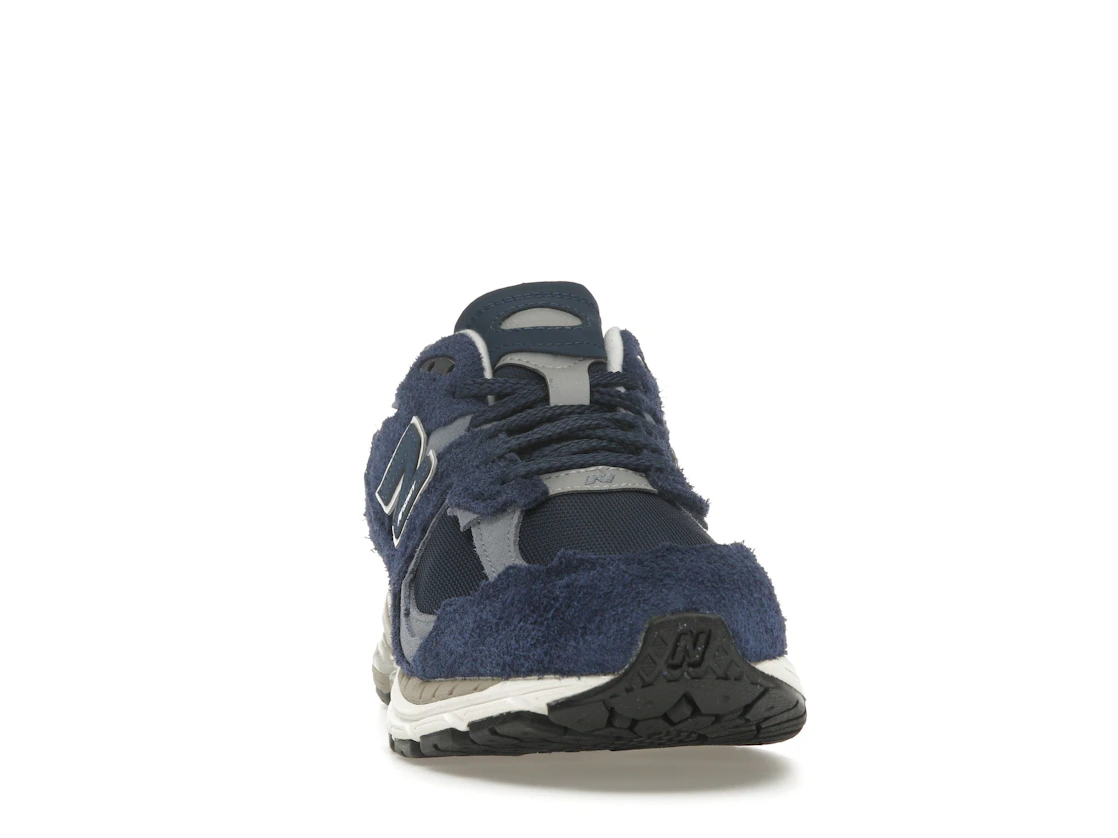 Vue 9 de New Balance 2002R Protection Pack Navy Grey