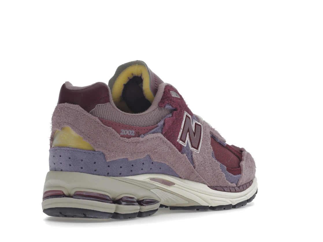 Vue 32 de New Balance 2002R Protection Pack Pink