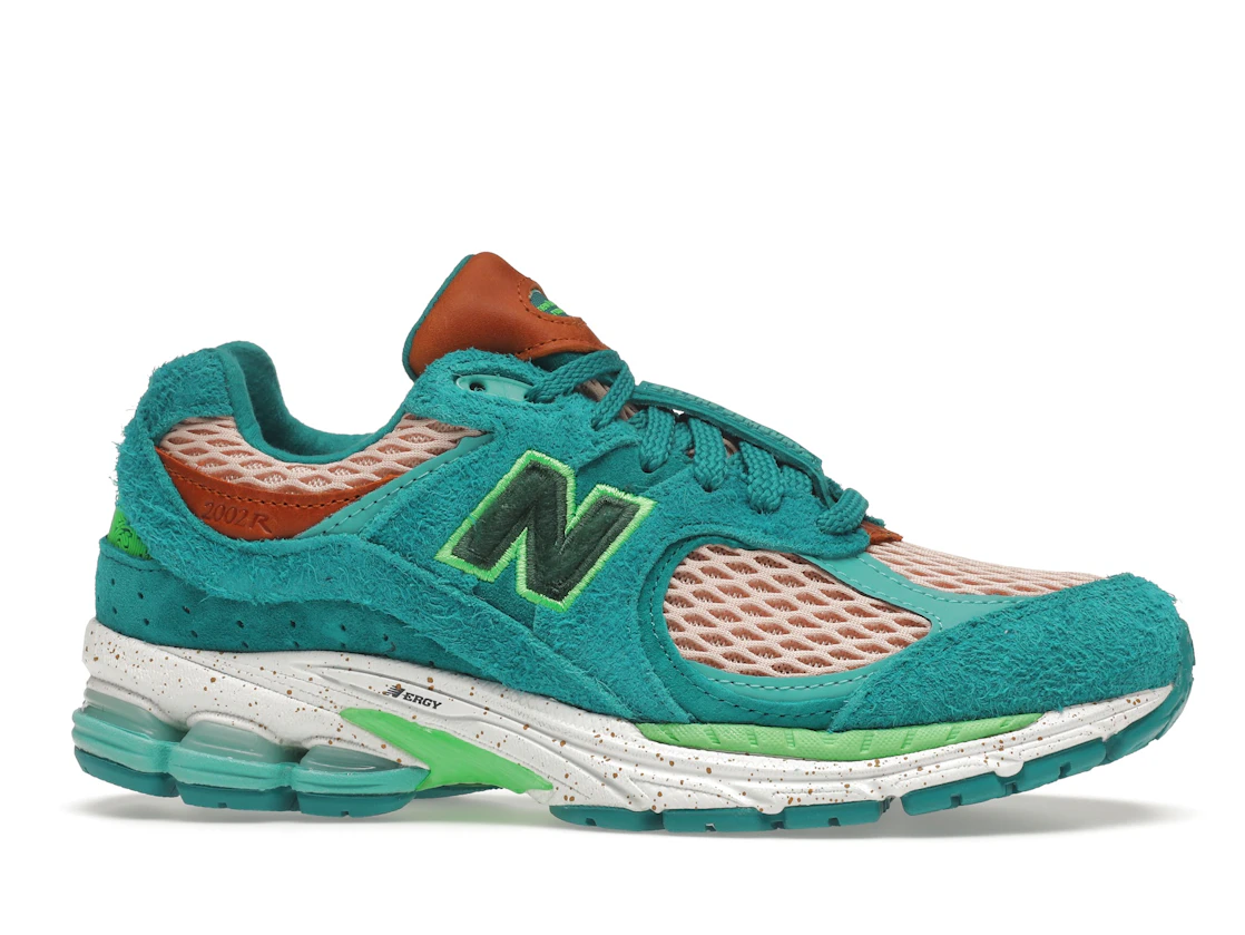 Vue 2 de New Balance 2002R Salehe Bembury Water Be The Guide