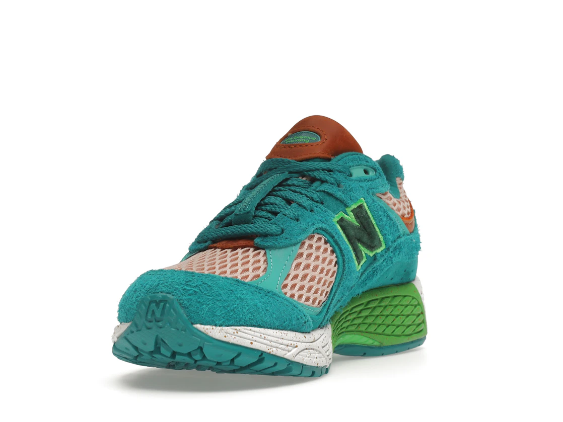 Vue 13 de New Balance 2002R Salehe Bembury Water Be The Guide