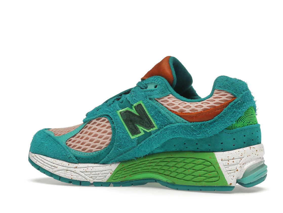 Vue 22 de New Balance 2002R Salehe Bembury Water Be The Guide