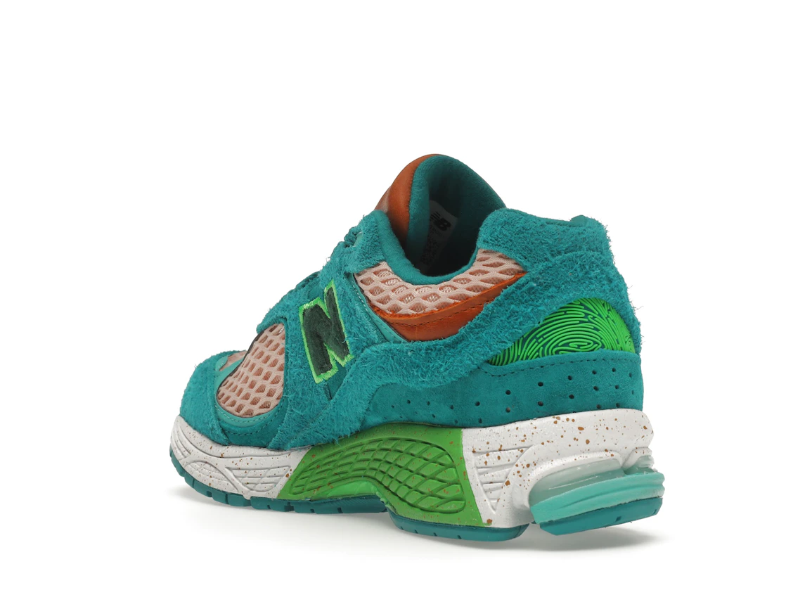 Vue 25 de New Balance 2002R Salehe Bembury Water Be The Guide