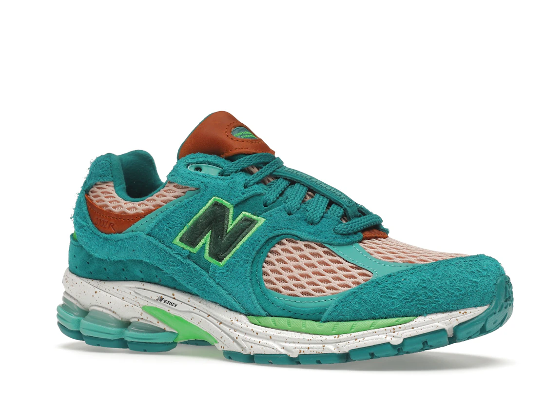 Vue 4 de New Balance 2002R Salehe Bembury Water Be The Guide