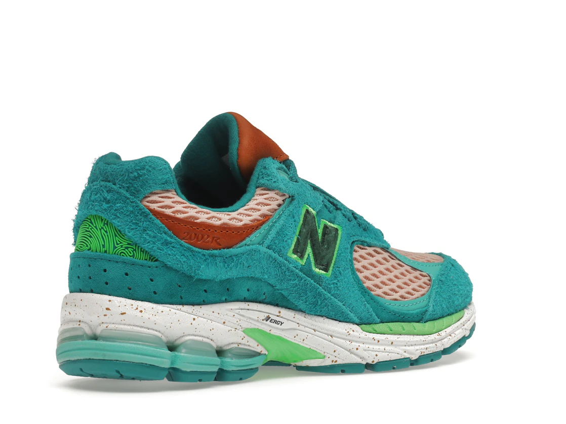 Vue 33 de New Balance 2002R Salehe Bembury Water Be The Guide