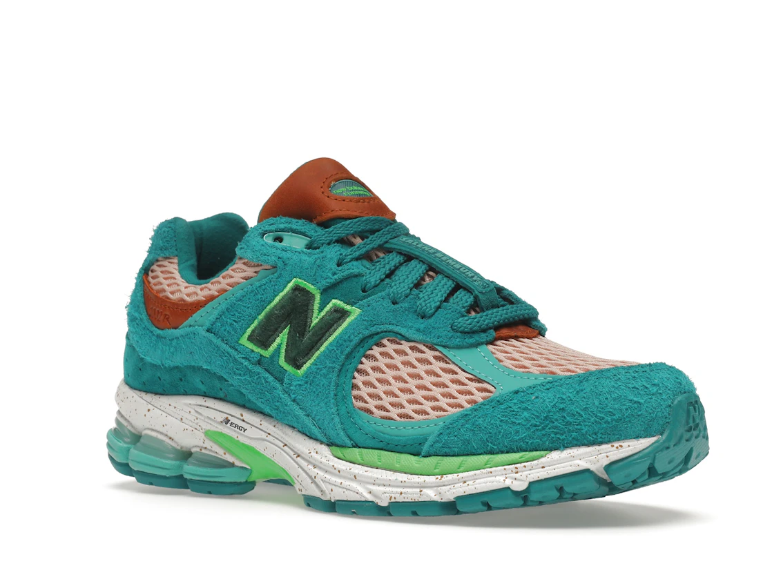 Vue 5 de New Balance 2002R Salehe Bembury Water Be The Guide