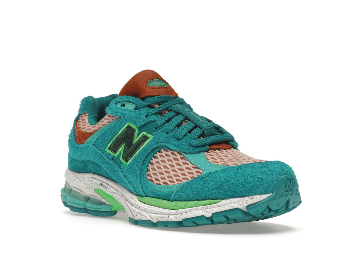 Vue 6 de New Balance 2002R Salehe Bembury Water Be The Guide