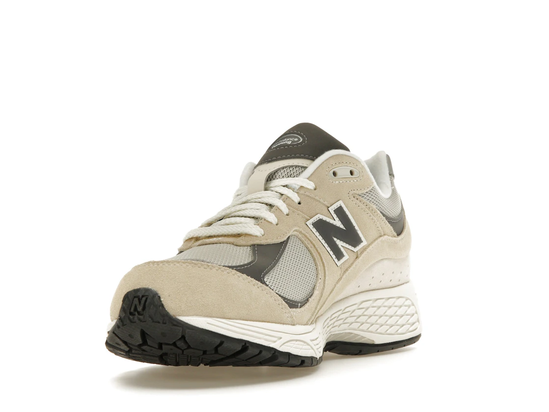 Vue 13 de New Balance 2002R Sandstone Magnet