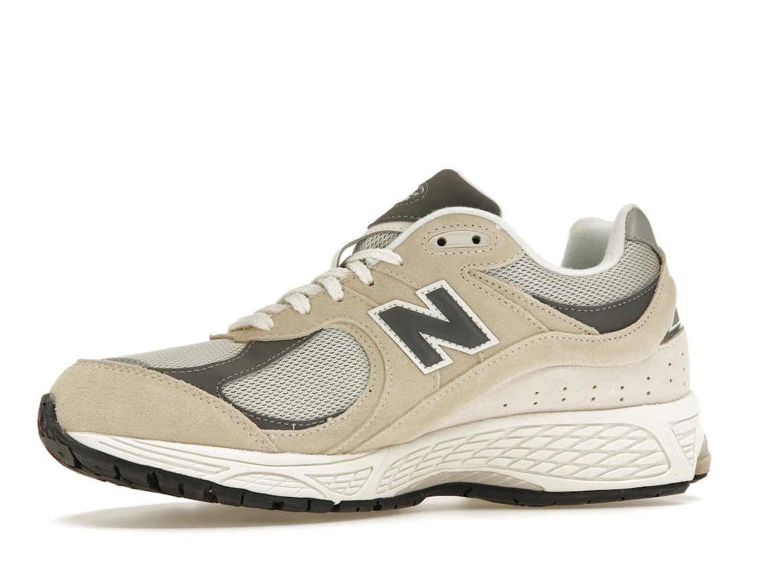 Vue 17 de New Balance 2002R Sandstone Magnet