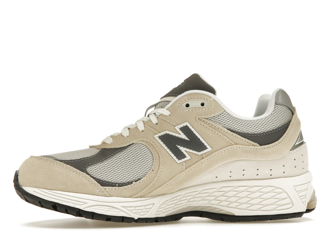 Vue 18 de New Balance 2002R Sandstone Magnet