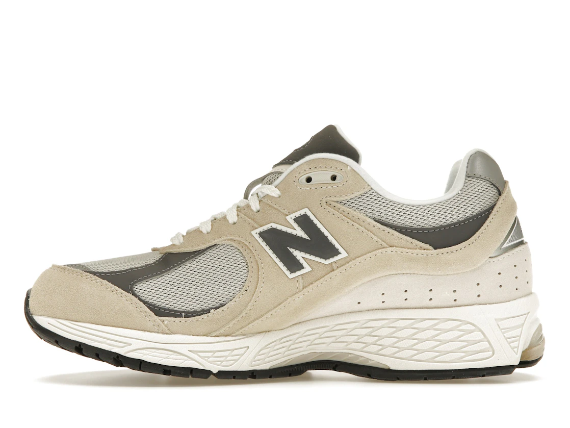 Vue 19 de New Balance 2002R Sandstone Magnet