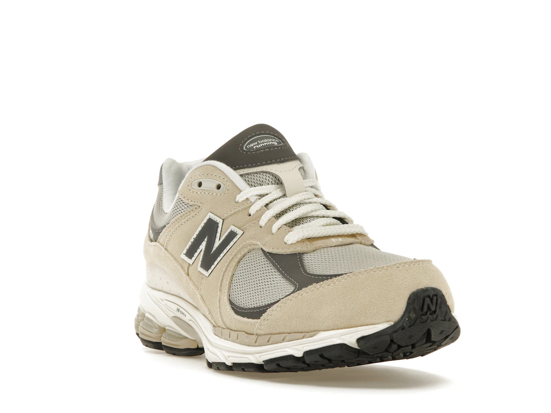 Vue 7 de New Balance 2002R Sandstone Magnet
