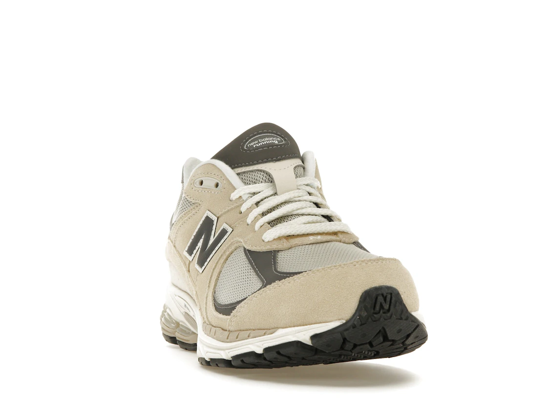Vue 8 de New Balance 2002R Sandstone Magnet
