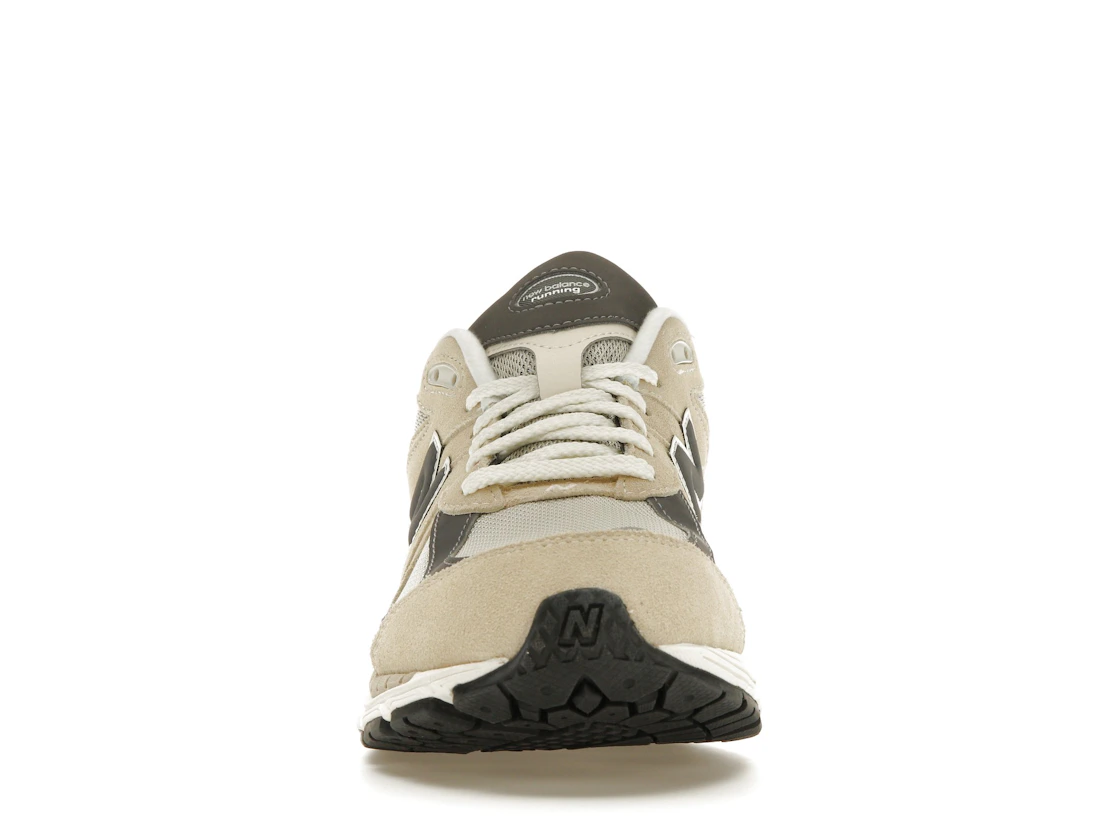 Vue 10 de New Balance 2002R Sandstone Magnet