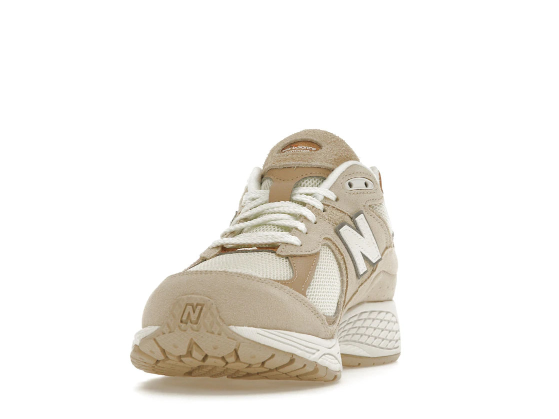 Vue 12 de New Balance 2002R Sandstone