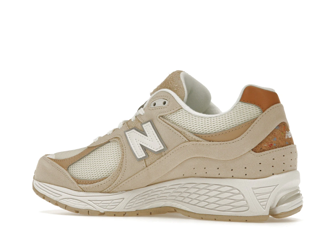 Vue 22 de New Balance 2002R Sandstone