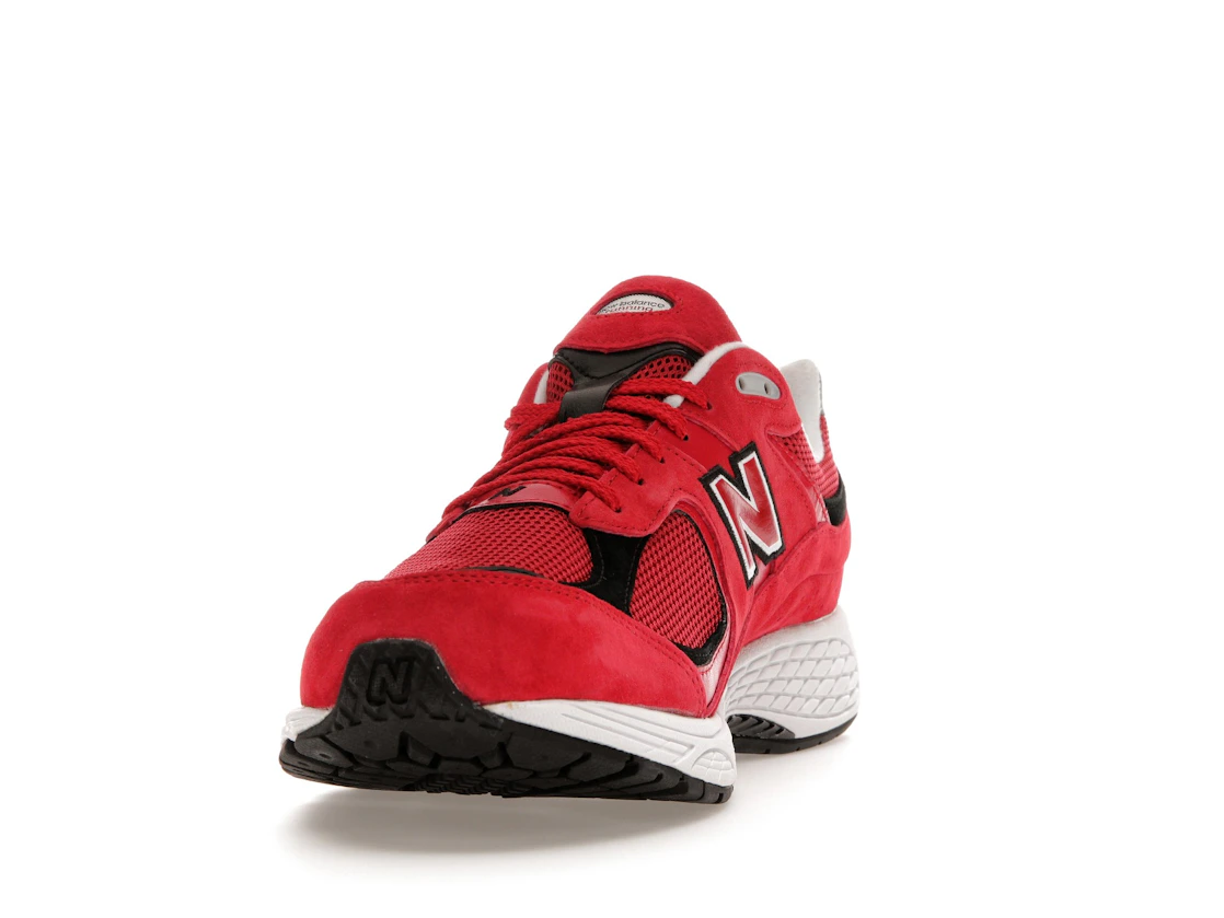Vue 12 de New Balance 2002R Team Red