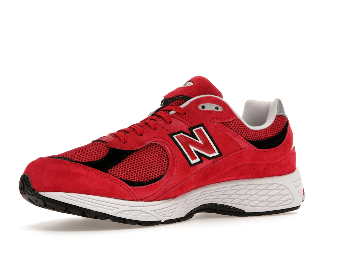 Vue 16 de New Balance 2002R Team Red