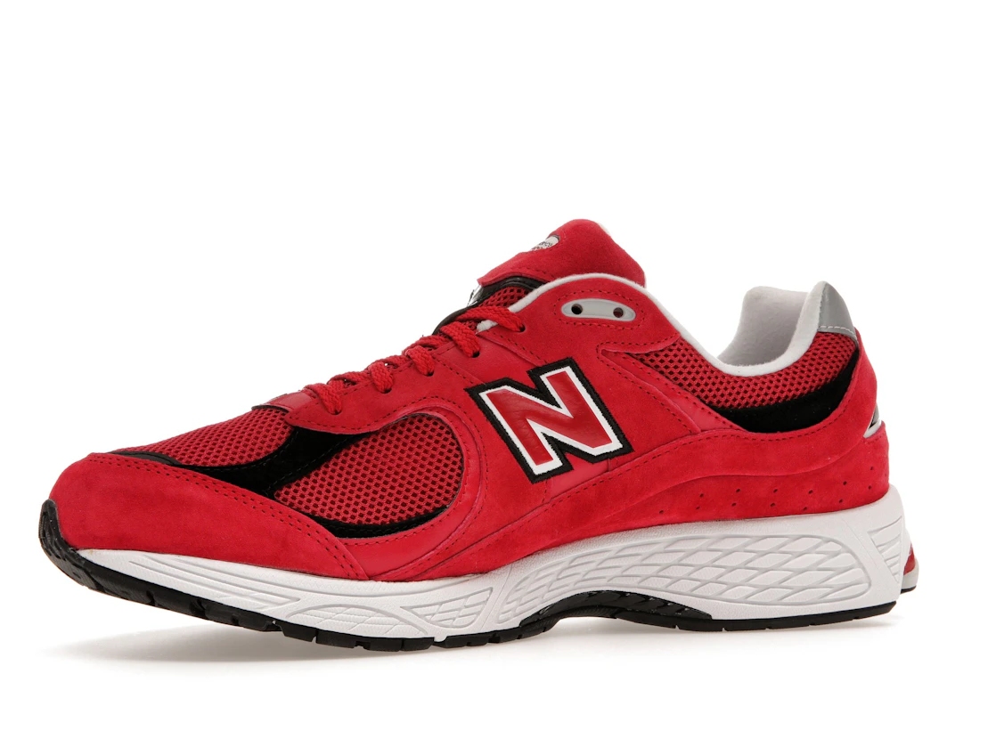 Vue 17 de New Balance 2002R Team Red