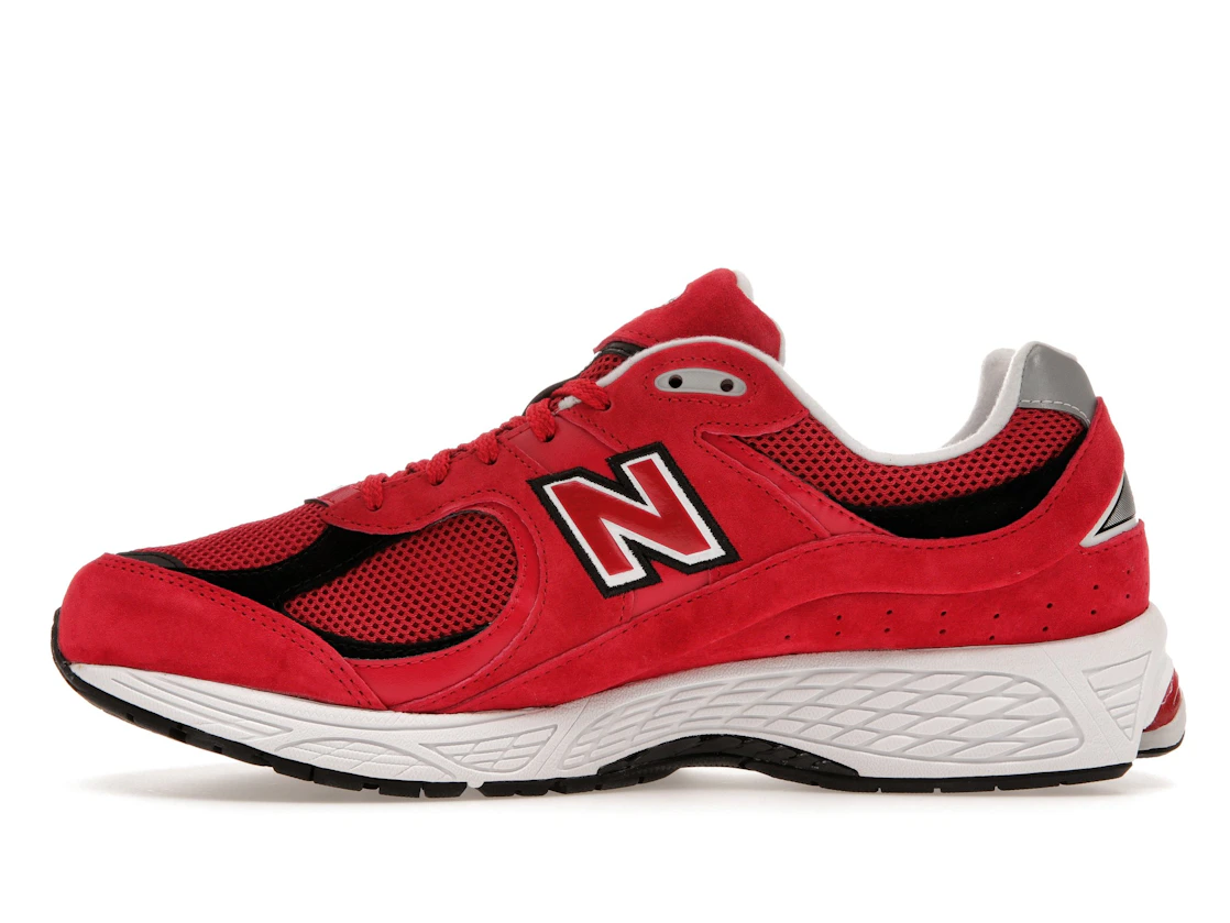 Vue 19 de New Balance 2002R Team Red