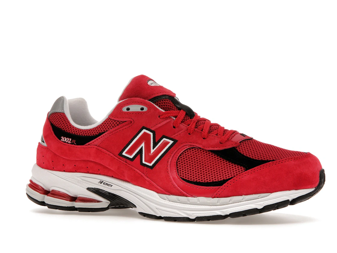 Vue 3 de New Balance 2002R Team Red