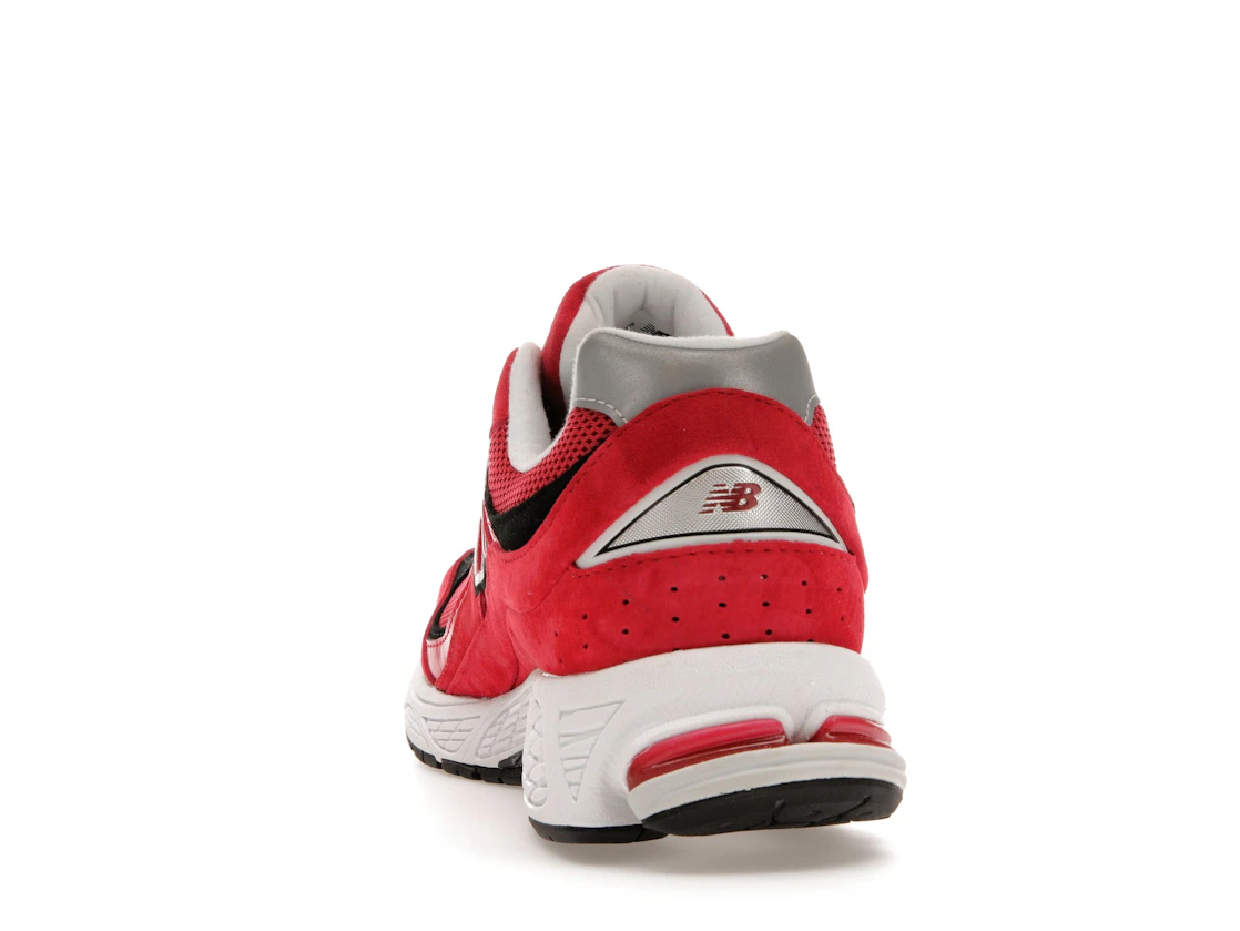 Vue 27 de New Balance 2002R Team Red