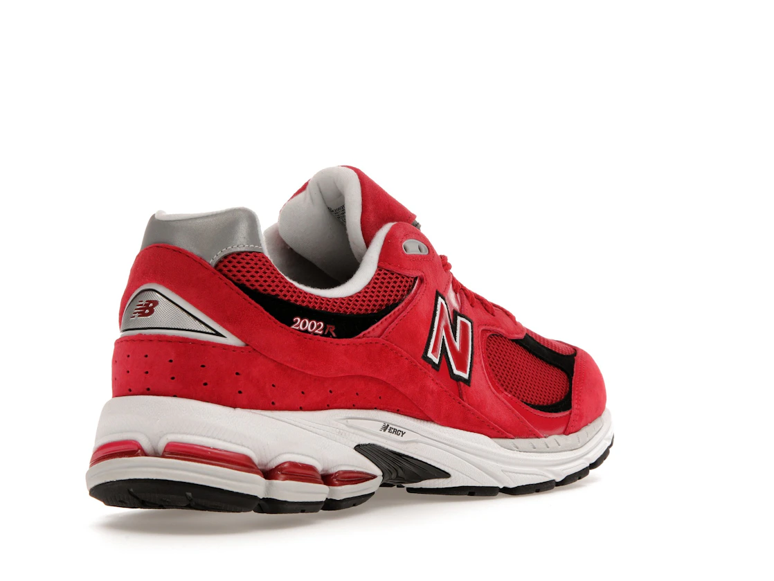 Vue 32 de New Balance 2002R Team Red