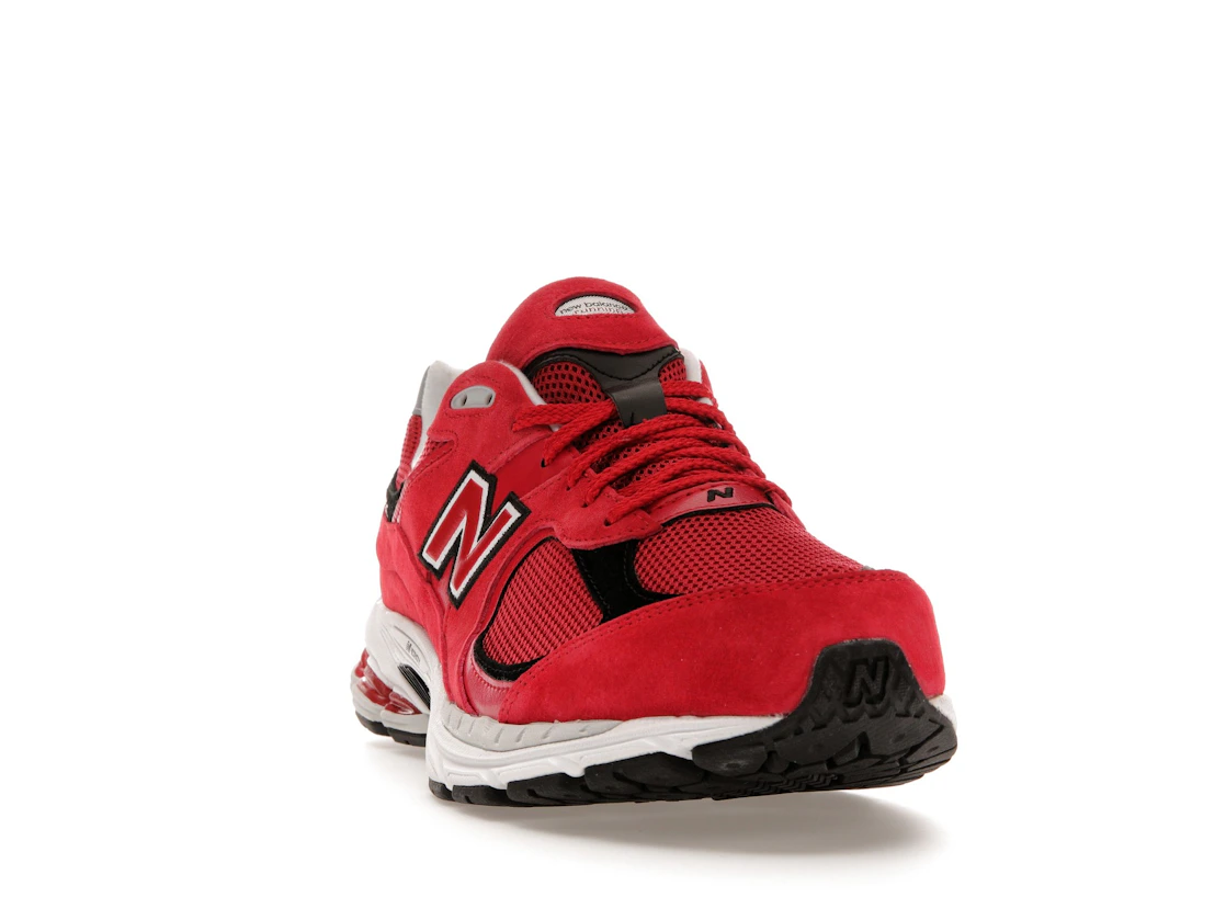 Vue 8 de New Balance 2002R Team Red