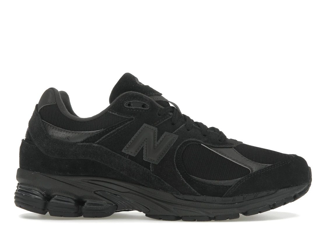 Vue 1 de New Balance 2002R Triple Black Suede
