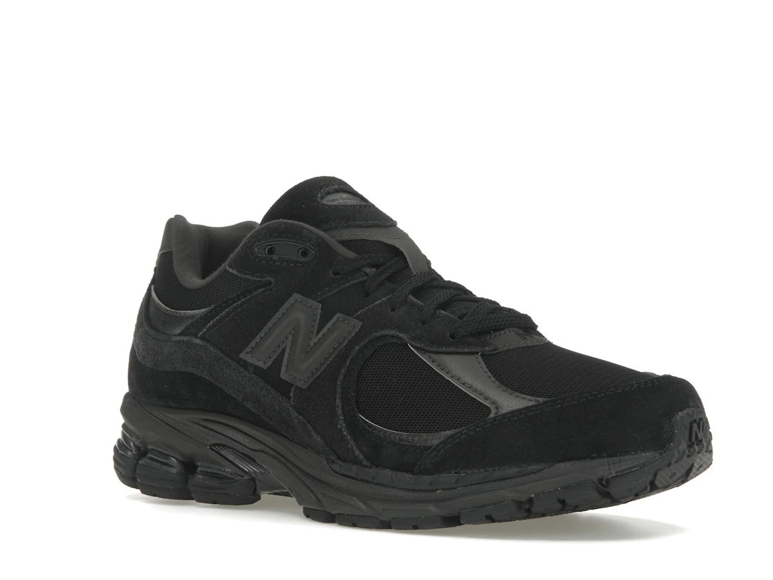 Vue 5 de New Balance 2002R Triple Black Suede