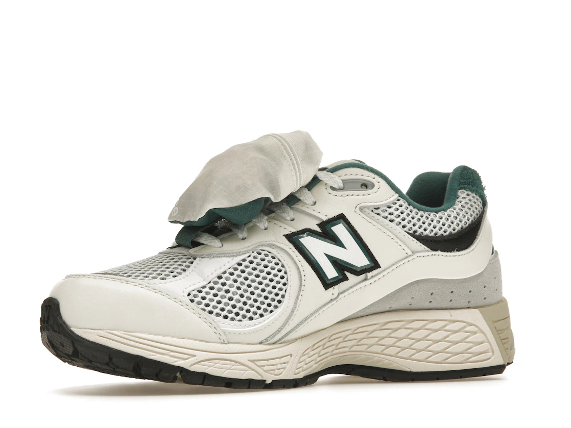 Vue 16 de New Balance 2002R Vintage Teal Pouch