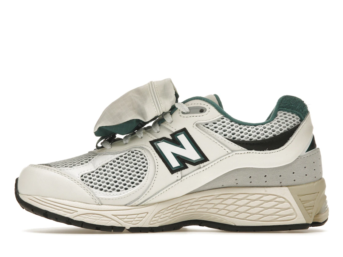 Vue 19 de New Balance 2002R Vintage Teal Pouch