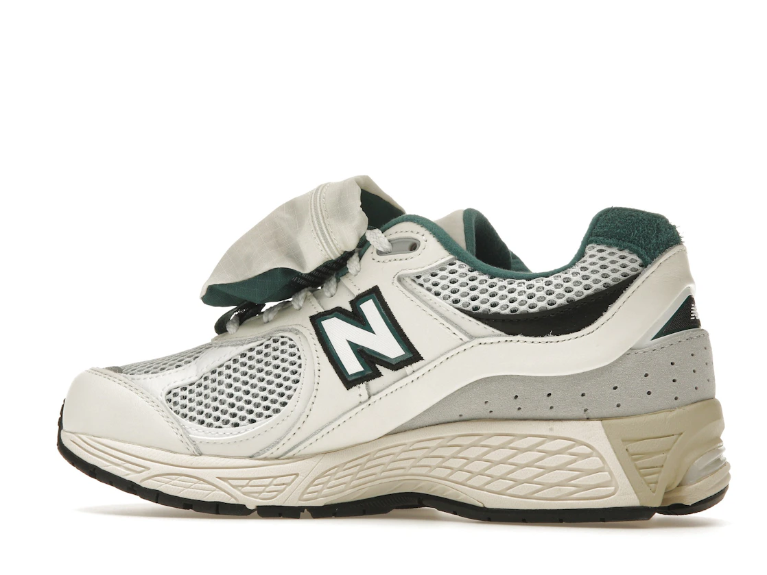 Vue 21 de New Balance 2002R Vintage Teal Pouch