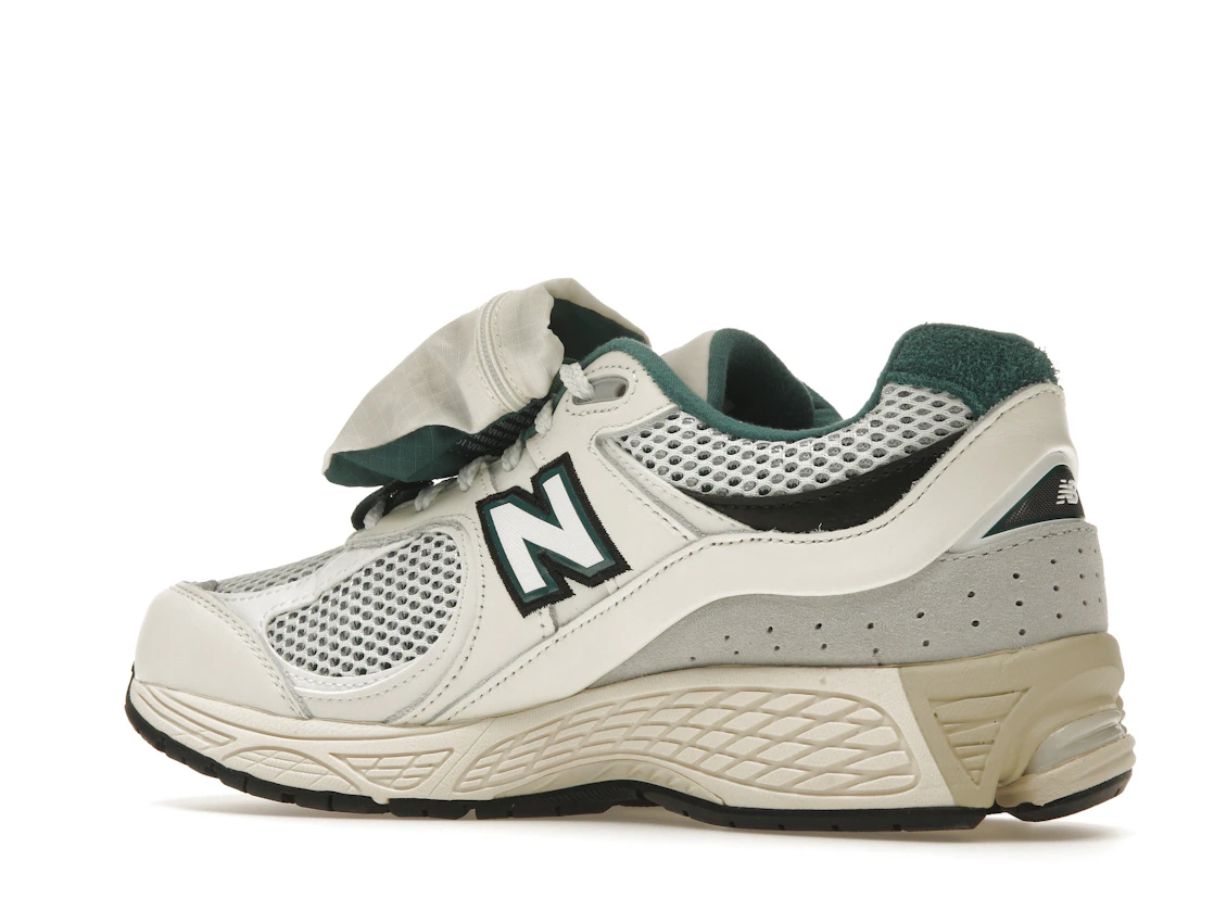 Vue 22 de New Balance 2002R Vintage Teal Pouch