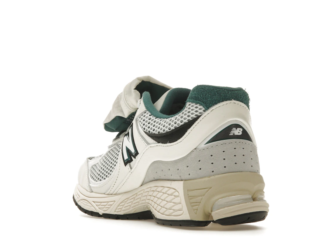 Vue 25 de New Balance 2002R Vintage Teal Pouch