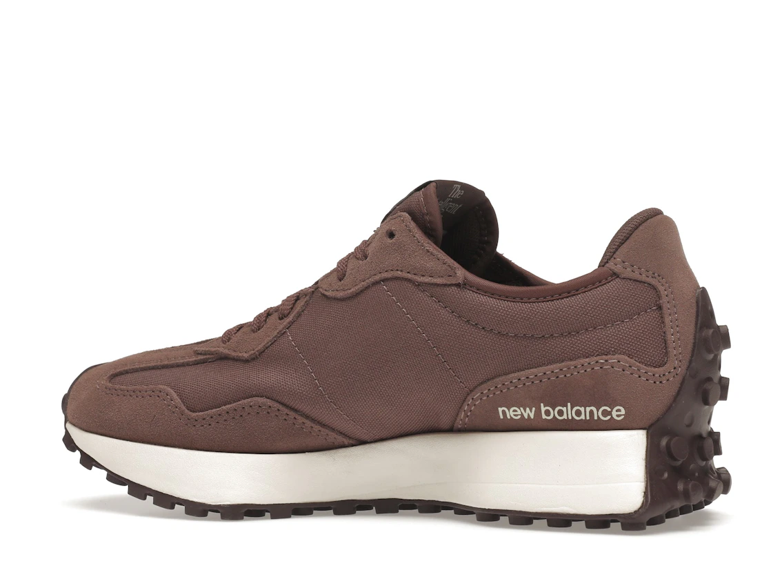 Vue 21 de New Balance 327 Black Fig 