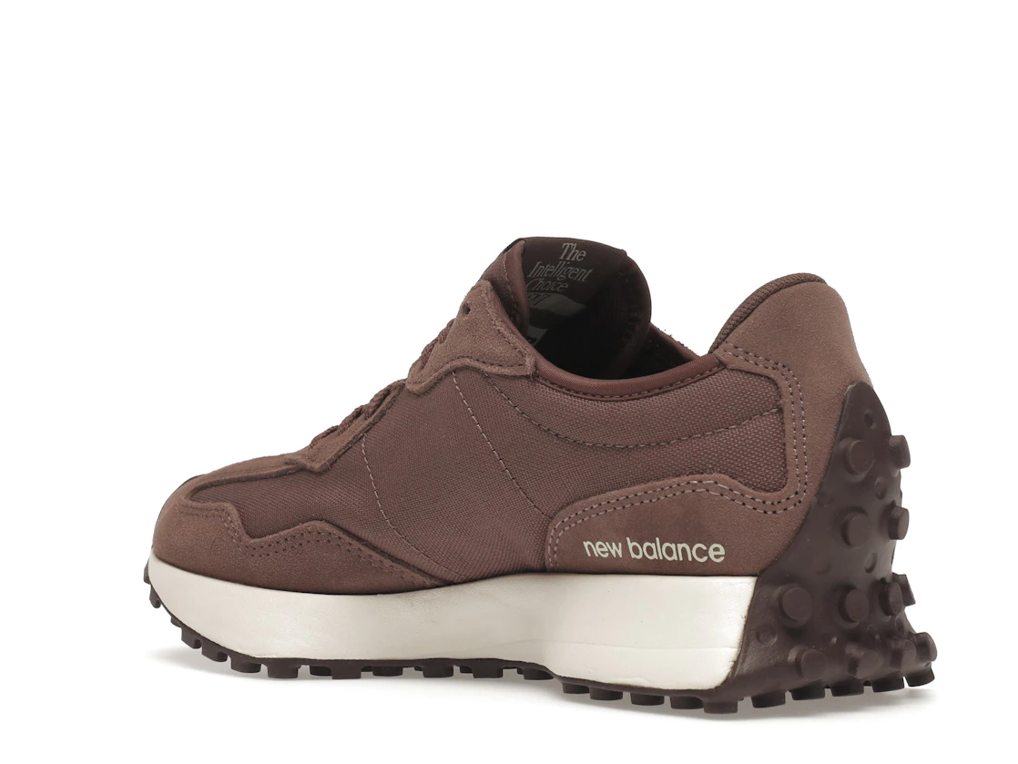 Vue 23 de New Balance 327 Black Fig 
