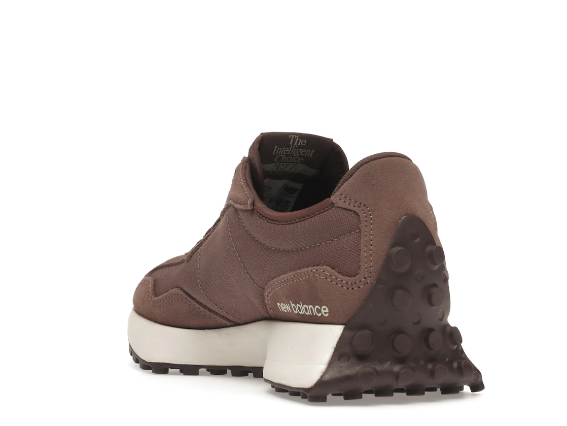 Vue 25 de New Balance 327 Black Fig 