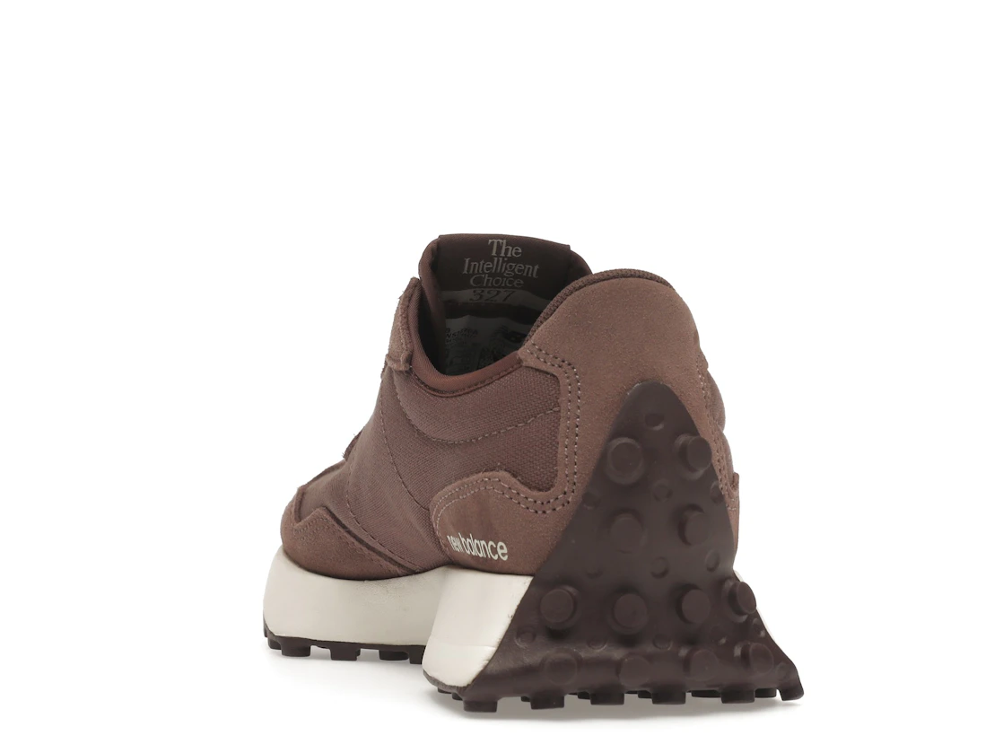 Vue 26 de New Balance 327 Black Fig 
