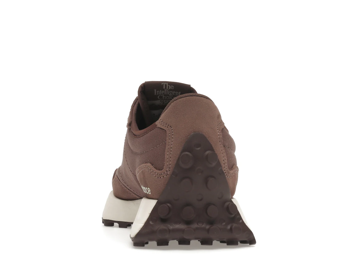 Vue 27 de New Balance 327 Black Fig 