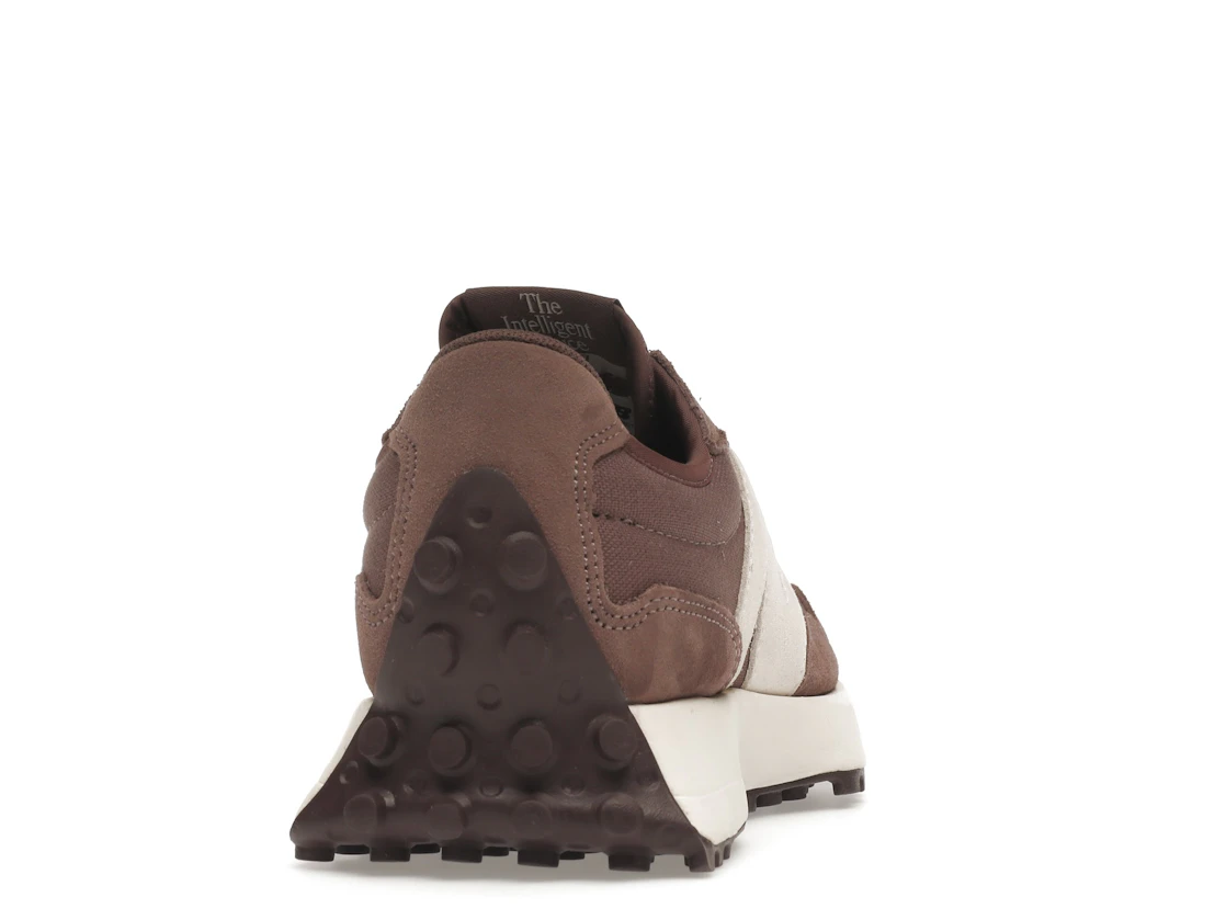Vue 29 de New Balance 327 Black Fig 