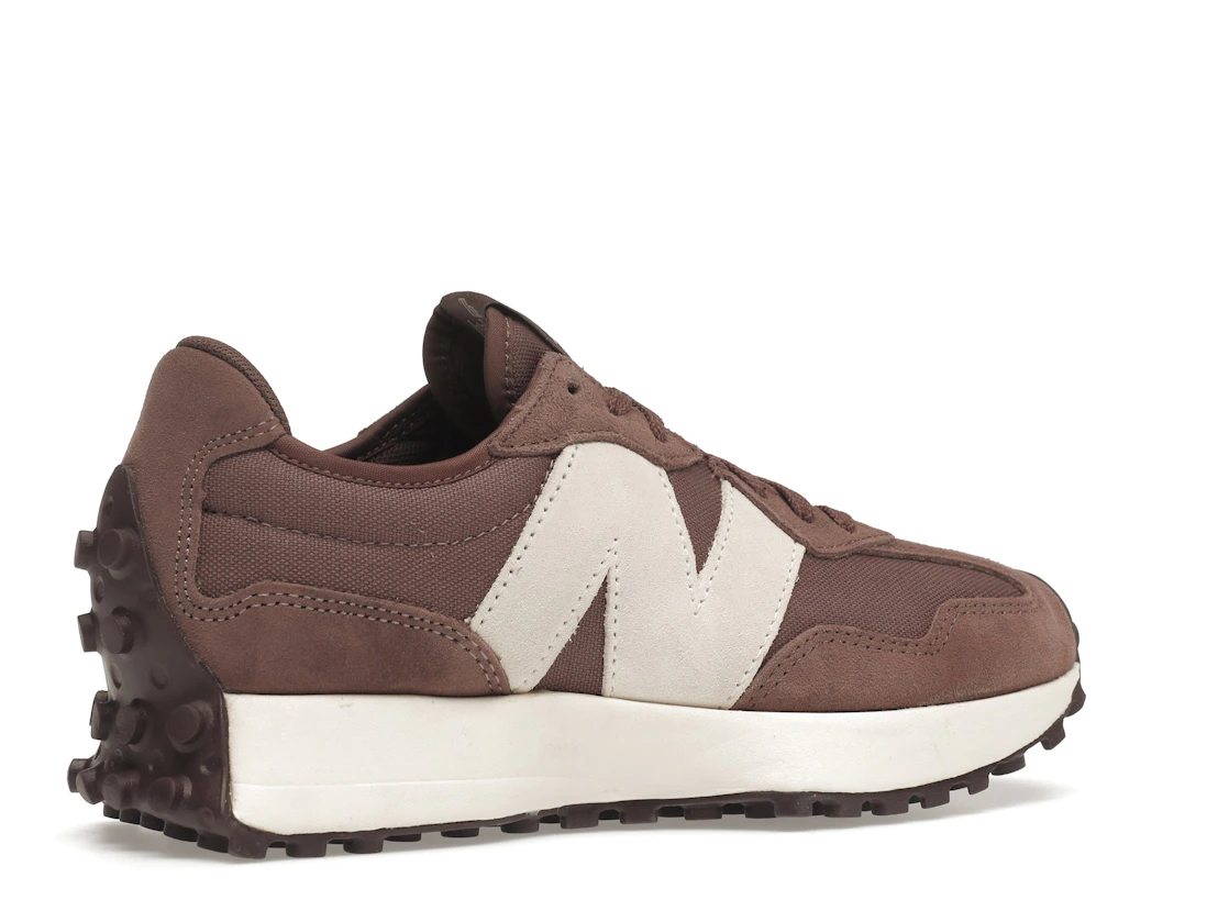 Vue 34 de New Balance 327 Black Fig 