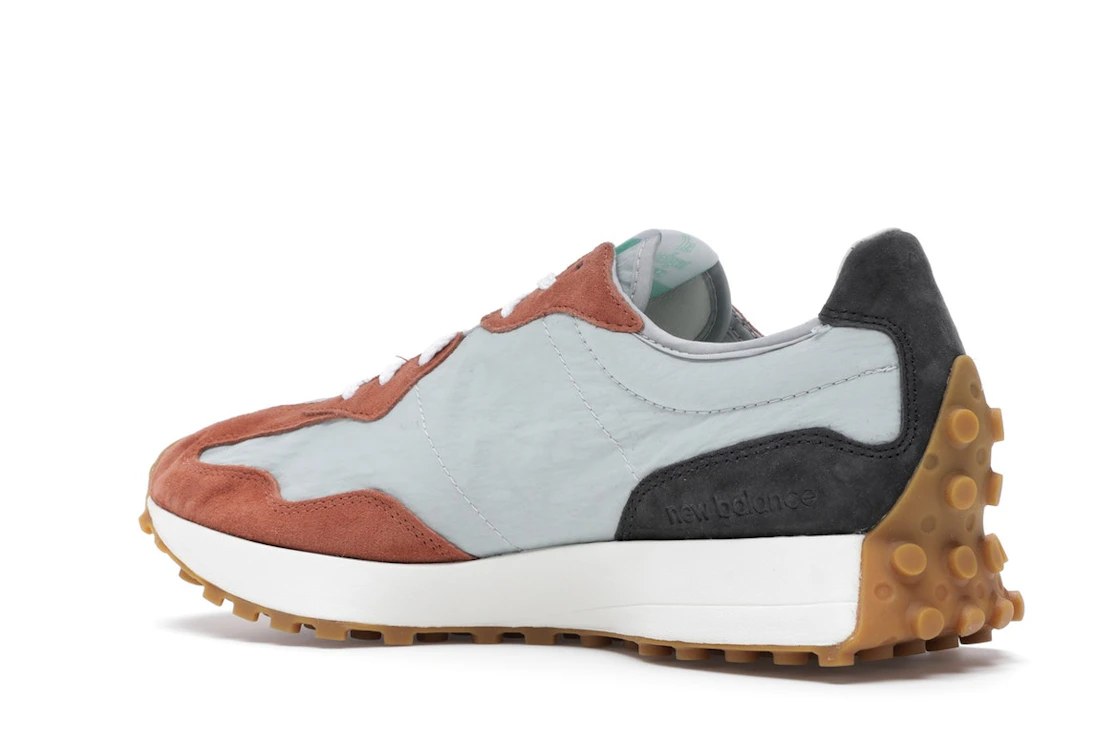 Vue 22 de New Balance 327 Brown Grey