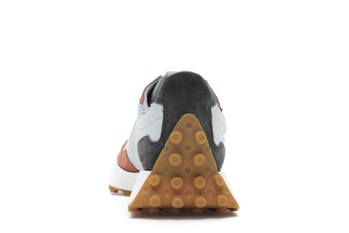 Vue 27 de New Balance 327 Brown Grey
