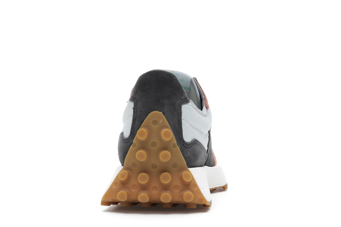 Vue 28 de New Balance 327 Brown Grey