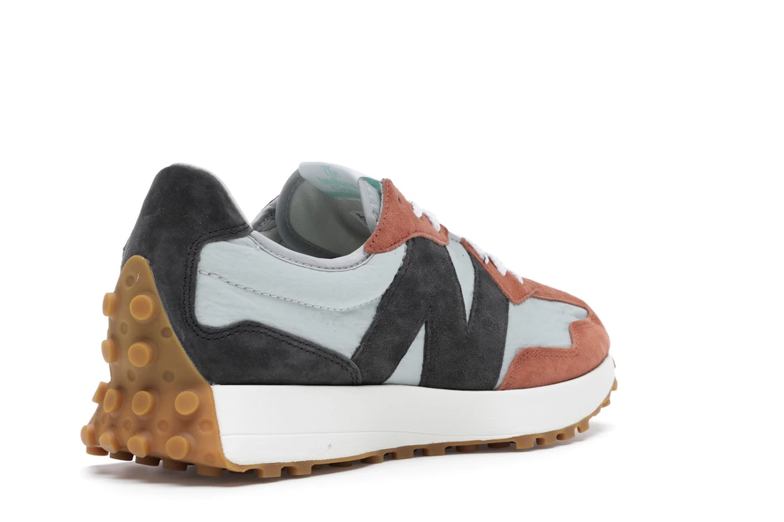 Vue 32 de New Balance 327 Brown Grey